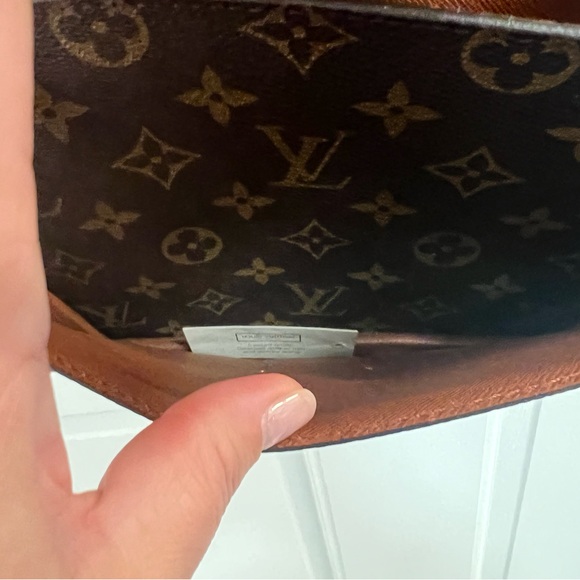 Louis Vuitton Monceau 26 in Monogram Canvas and Leather - Picture 15 of 16